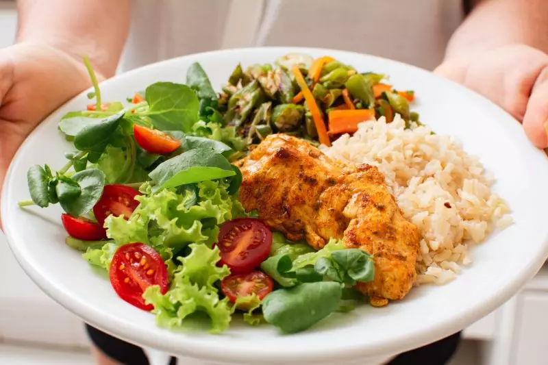 plat composé de protéines, de légumes et de féculents. Glucavit