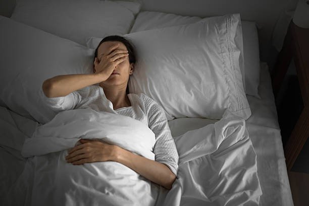 Une personne fatiguée au lit. Glucavit